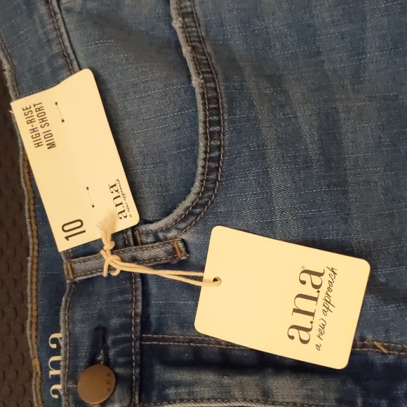 High Rise Midi Shorts - Picture 2 of 6